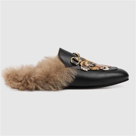 gucci ciabatte con pelo|Slide in pelle con dettaglio cut.